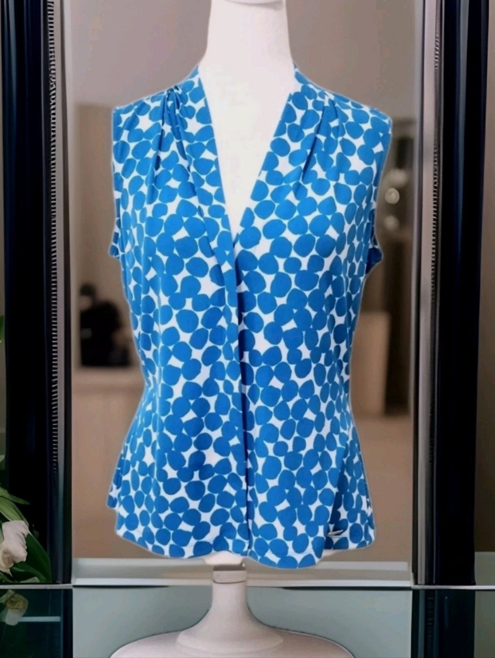 Calvin Klein Sleeveless Blue/ White Patterned V-Neck Women’s Top